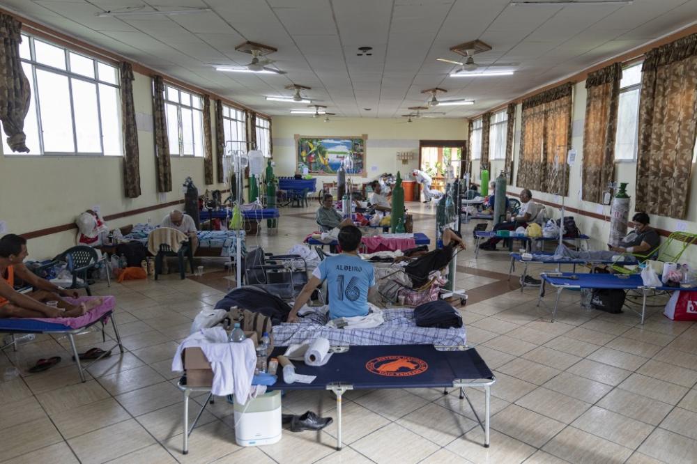 General view of a ward, on 9 May 2020, where COVID-19 patients breathe with the assistance of oxygen masks, at the regional hospital in Iquitos, the largest city in the Peruvian Amazon. By Ginebra PENA / AFP 